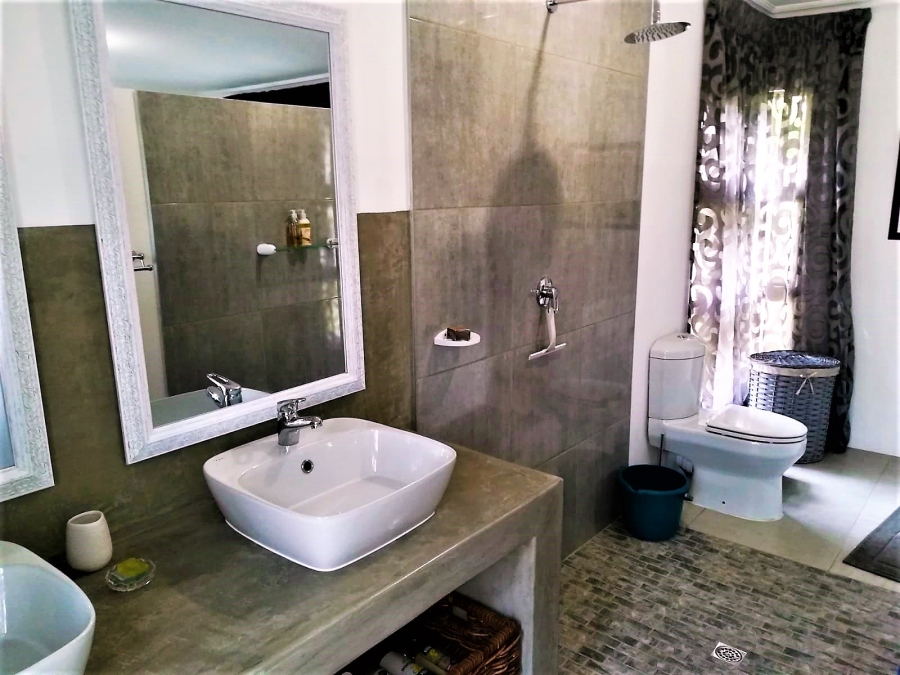 3 Bedroom Property for Sale in Wavecrest Eastern Cape